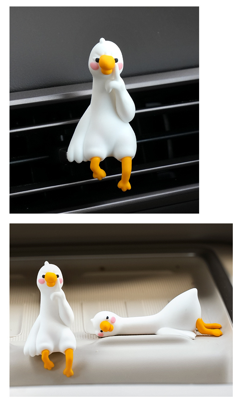 Car dashboard display ornament: Big white goose that quacks, a daily interior decoration for the car, a stress-relief ornament for driving