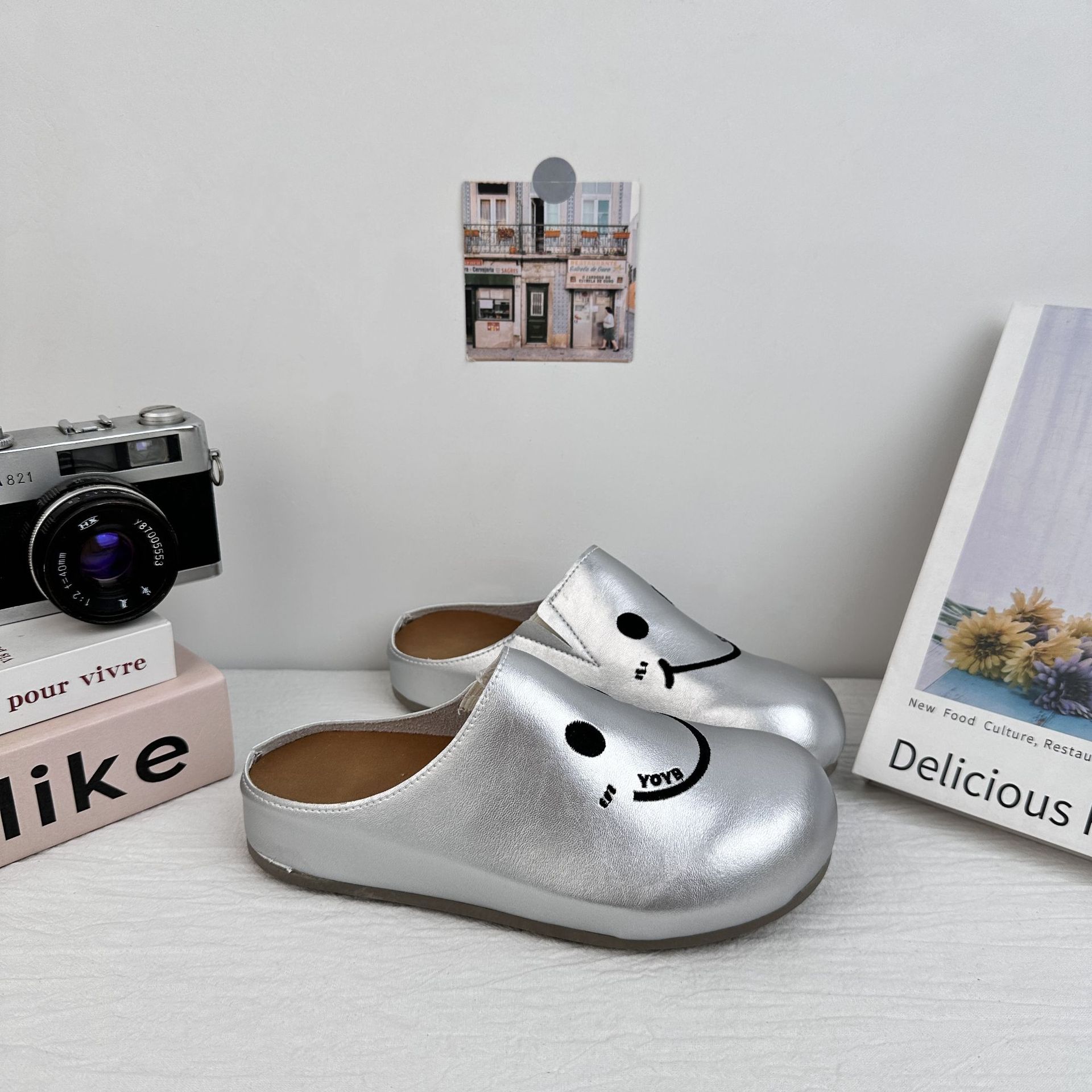 Zapatillas de mujer Yuanbo verano delgado Bocken zapatillas con falda media zapatillas 2025 nuevos zapatos blancos