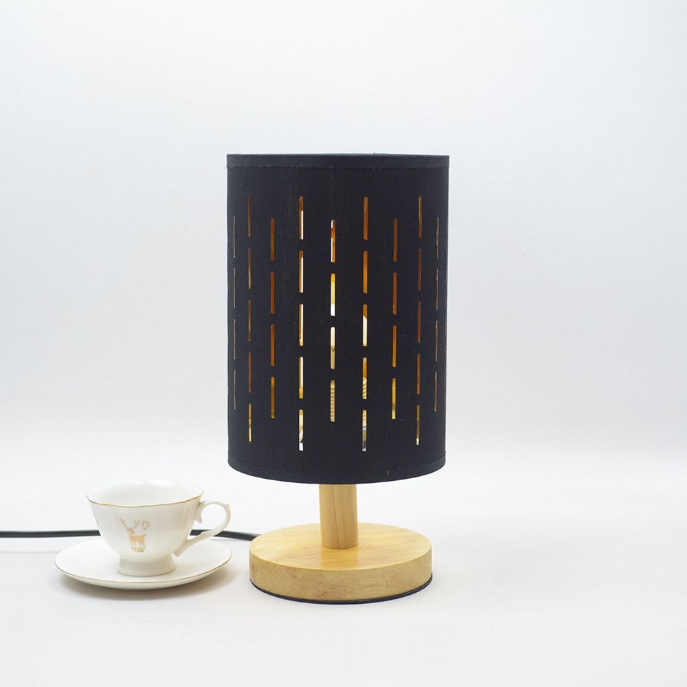 [Xianfan] nueva pantalla hueca lámpara de mesa de madera maciza post-moderno estilo europeo sala de estar comedor dormitorio decoración pequeña lámpara de mesa