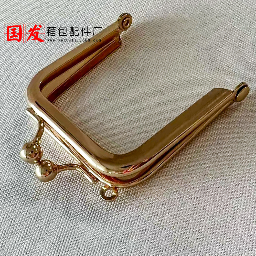 Para hacer: 6*6CM cuadrado brillante sin orificios caja de viscosa dorada con hebilla de equipaje y clip de equipaje