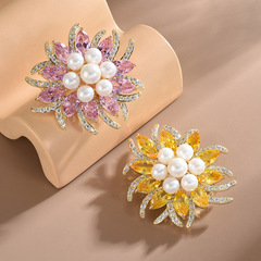 Elegant and sophisticated, this Korean-style pearl and zirconia brooch for women is perfect for adding a touch of high-end, niche charm to a qipao or a stylish suit jacket. It's a fashionable accessory that exudes refinement.
