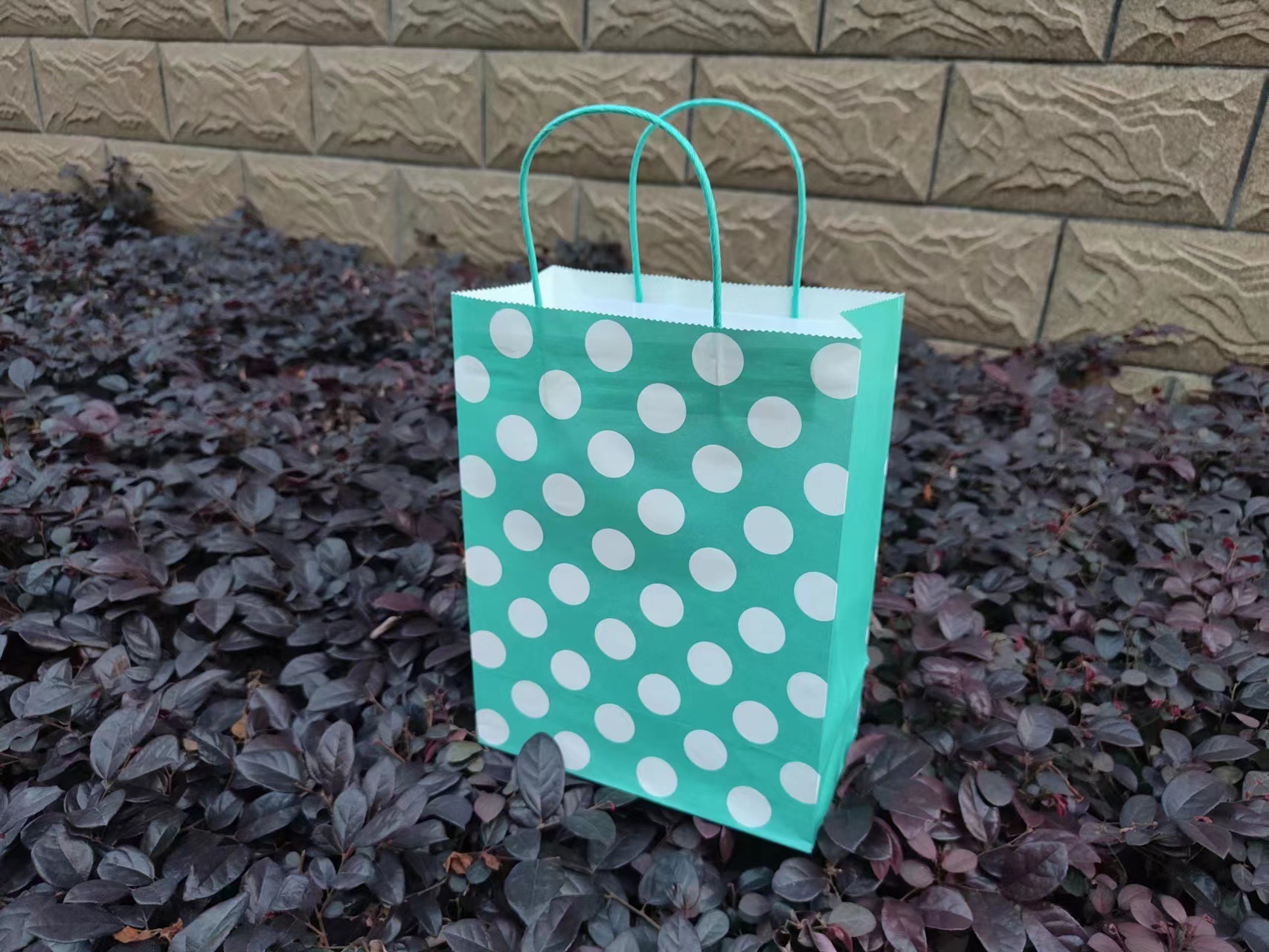 Polka Dot sarga mancha color bolsa de papel Regalo de Cumpleaños bolsa de embalaje de vacaciones bolsa de papel Kraft bolso de regalo de mano en stock lote