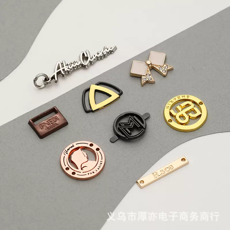 金属饰品配件定 制箱包服饰logo铭牌厂家批发打孔手缝五金装饰扣