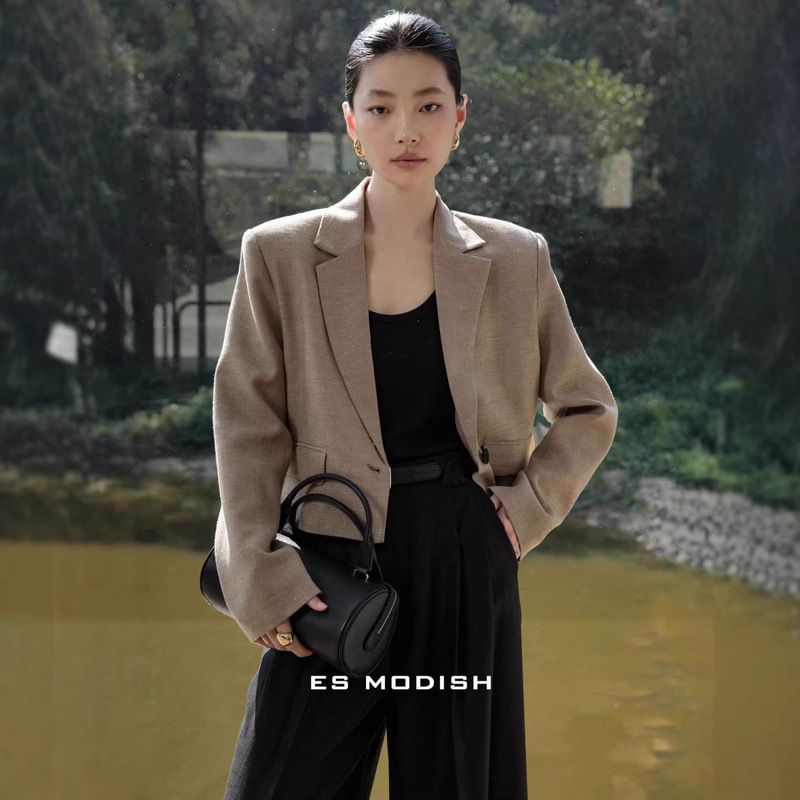 Es Modish Spring New Urban Casual Short Versatile Blazer Korean Style Elegant Commuter Blazer Jacket Es Modish Spring New Urban Casual Short Versatile Blazer Korean Style Elegant Commuter Blazer Jacket