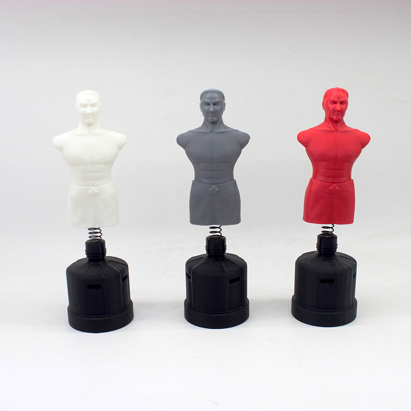 1: 12 muñeca casa muñeca decoración guantes de boxeo miniature modelo de bolsa de arena humanoide