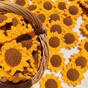 Teacher's Day Hand-Knitted Sunflower Head Crochet Finished Product Knitted Sunflower Semi-Finished Product Factory Wholesale