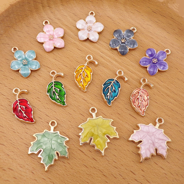 Alloy Material 20 PCS/Package 15*17mm Alloy Leaves Flower Pendant