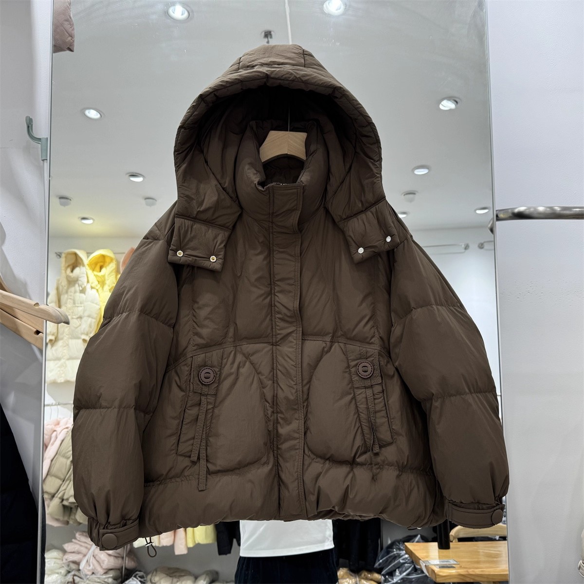 Moda blanca con capuzas redondas chaqueta de plumón para mujeres corto invierno nuevo estilo coreano suelto abrigo de camisa blanca cálida image 3