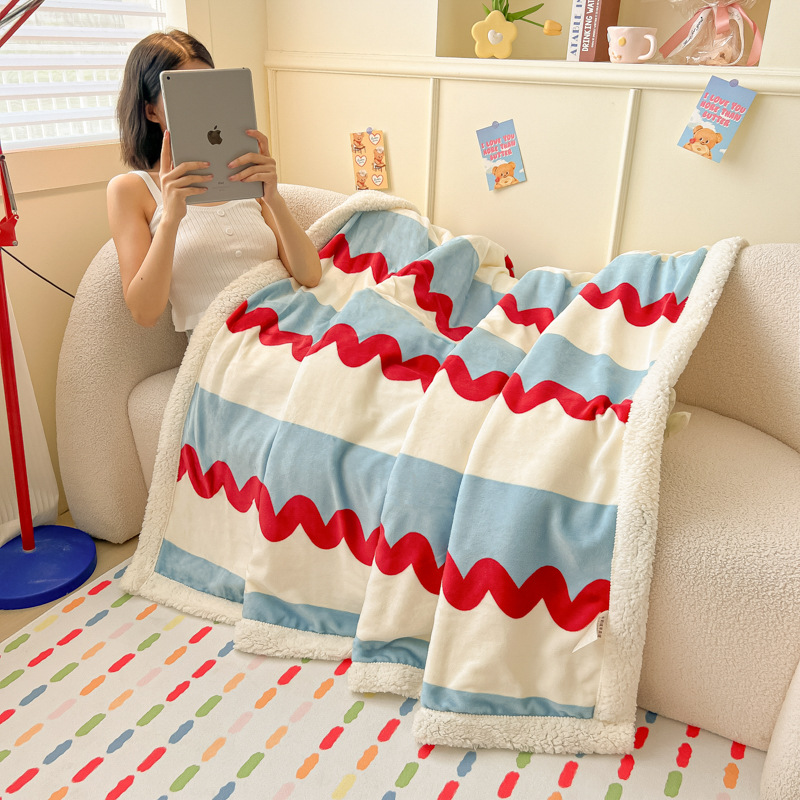 Otoño e invierno más manta cálida de terciopelo Manta multifuncional de terciopelo de leche Manta de almuerzo de terciopelo de cordero grueso Manta de terciopelo de regalo al por mayor