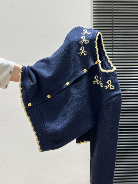 Cardigan with bow