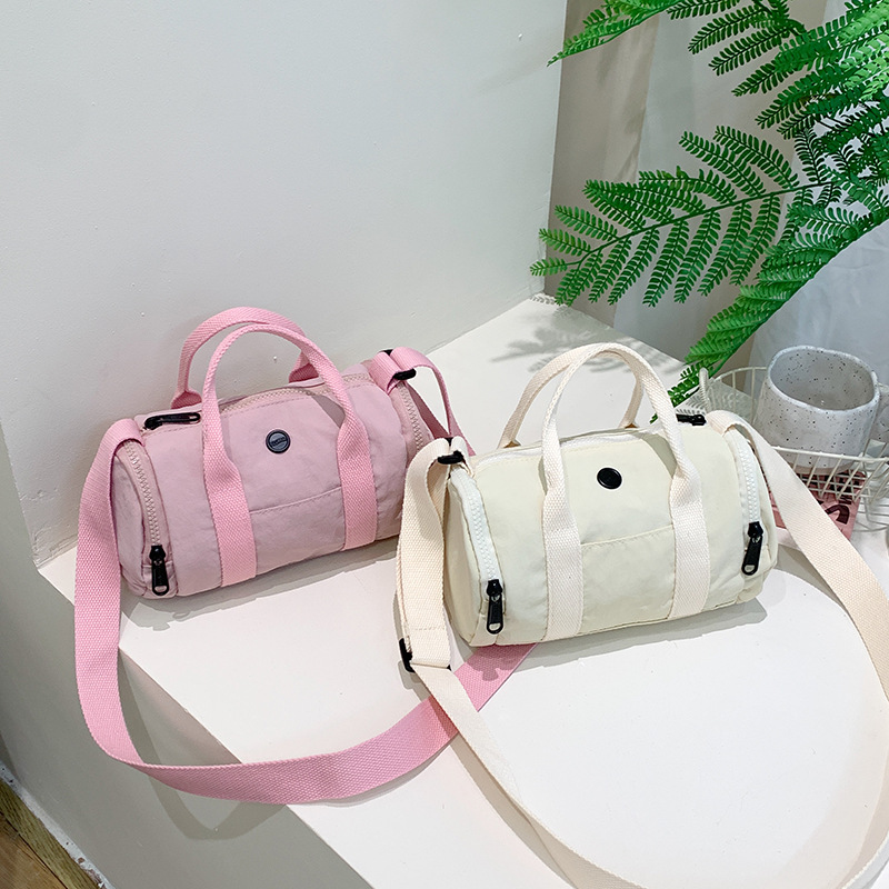 Bolso de hombro para niños y niñas de estilo coreano, color de contraste de moda, bolso de tubo portátil para bebé simple casual, nuevo bolso de almohada para niños
