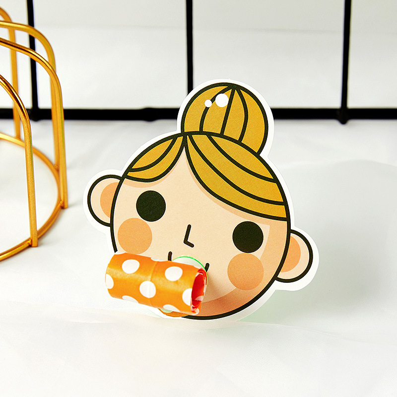 かわいい動物の漫画は竜の子供のおもちゃの誕生日のパーティーの小さい贈り物の口笛の応援の道具のラッパを吹きます。|undefined