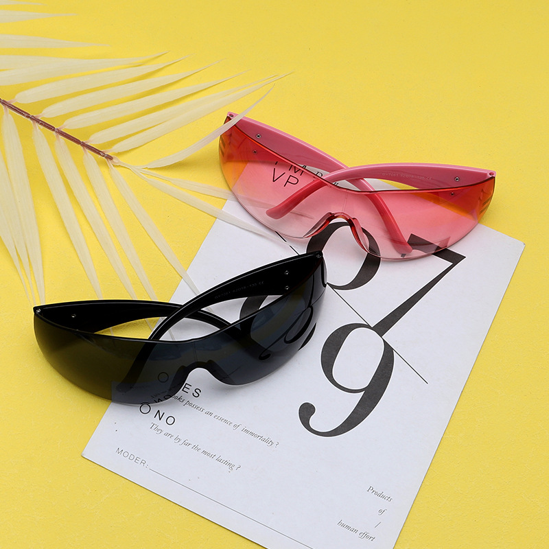80g Weight Full Frame Glasses Structure Sunglasses Classification PC, UV400 Protection Lens Material Biker Glasses Style Casual, Outdoor, Sports Occasion Geometric, Solid Color Pattern Unisex Gender Vintage Style, Classic Style Style Grey Color Vintage Style Classic Style Geometric Solid Color PC UV400 Protection Biker Full Frame Women's Sunglasses 1