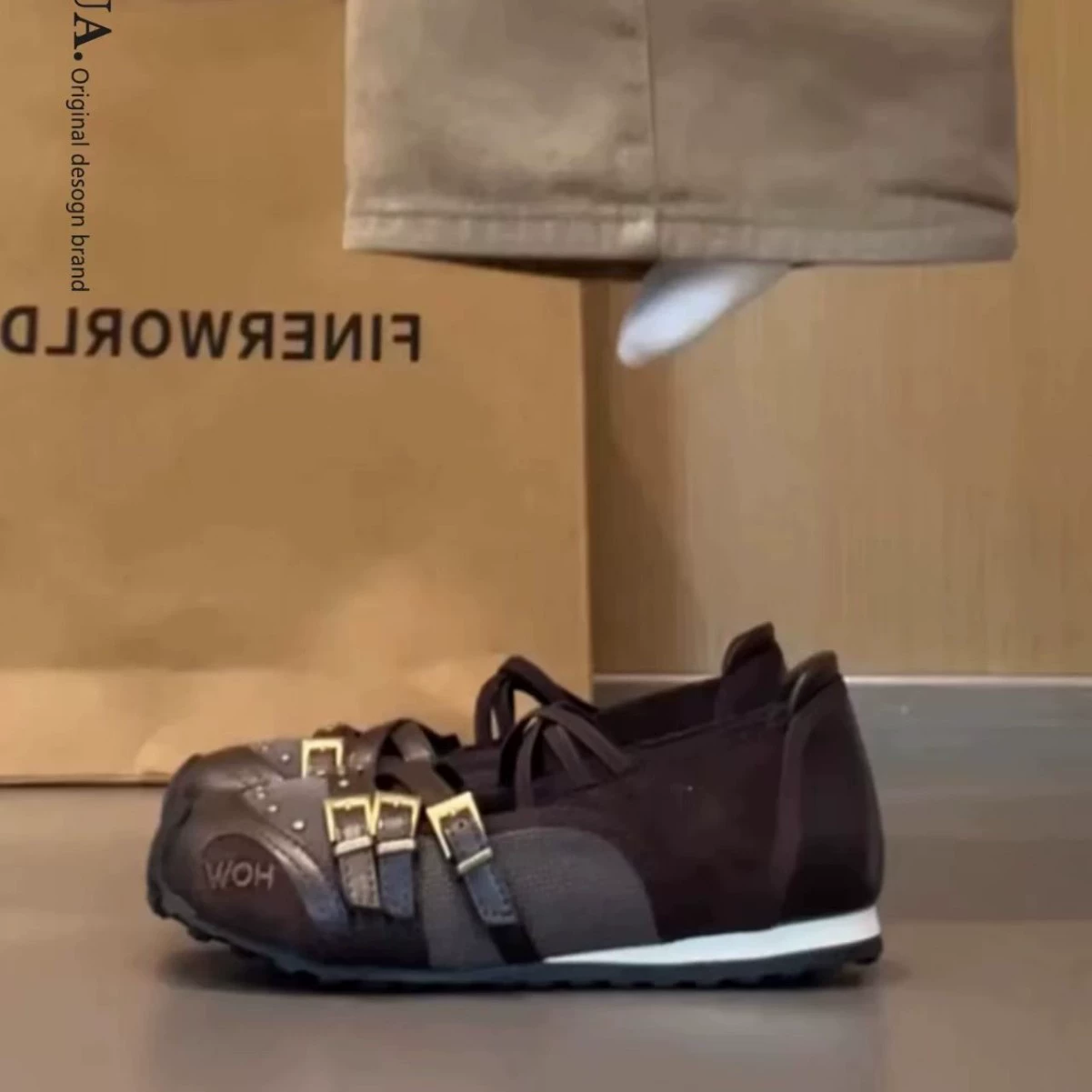 Б/у женские туфли Мэри Джейн, лето 2025, новая ретро-нишевая модель, балетки с небольшим вырезом, удобные.