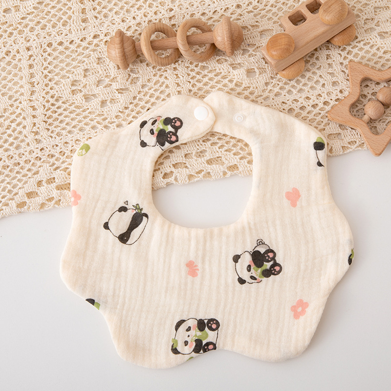 Panda eating bamboo/six-layer gauze pure cotton bib
