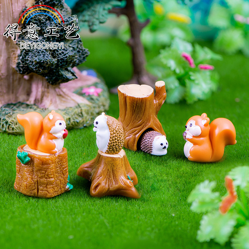 Micro landscape decoration forest small animal cute squirrel hedgehog resin decoration desktop car decoration accessories