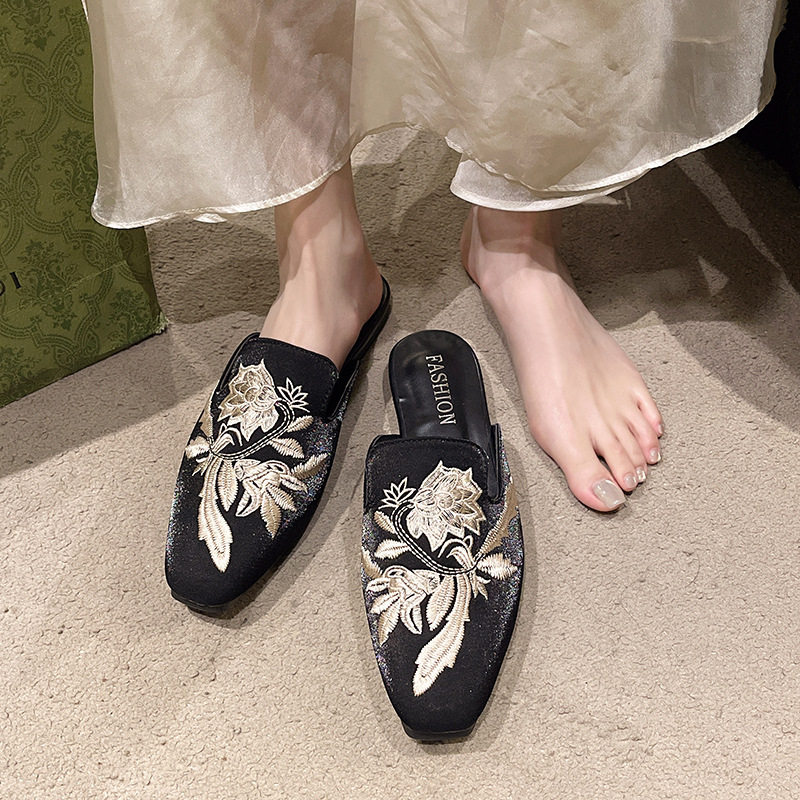 新中国式刺繍包頭半スリッパ女性外着2025春夏新作レトロ平底ミュラー半托|undefined