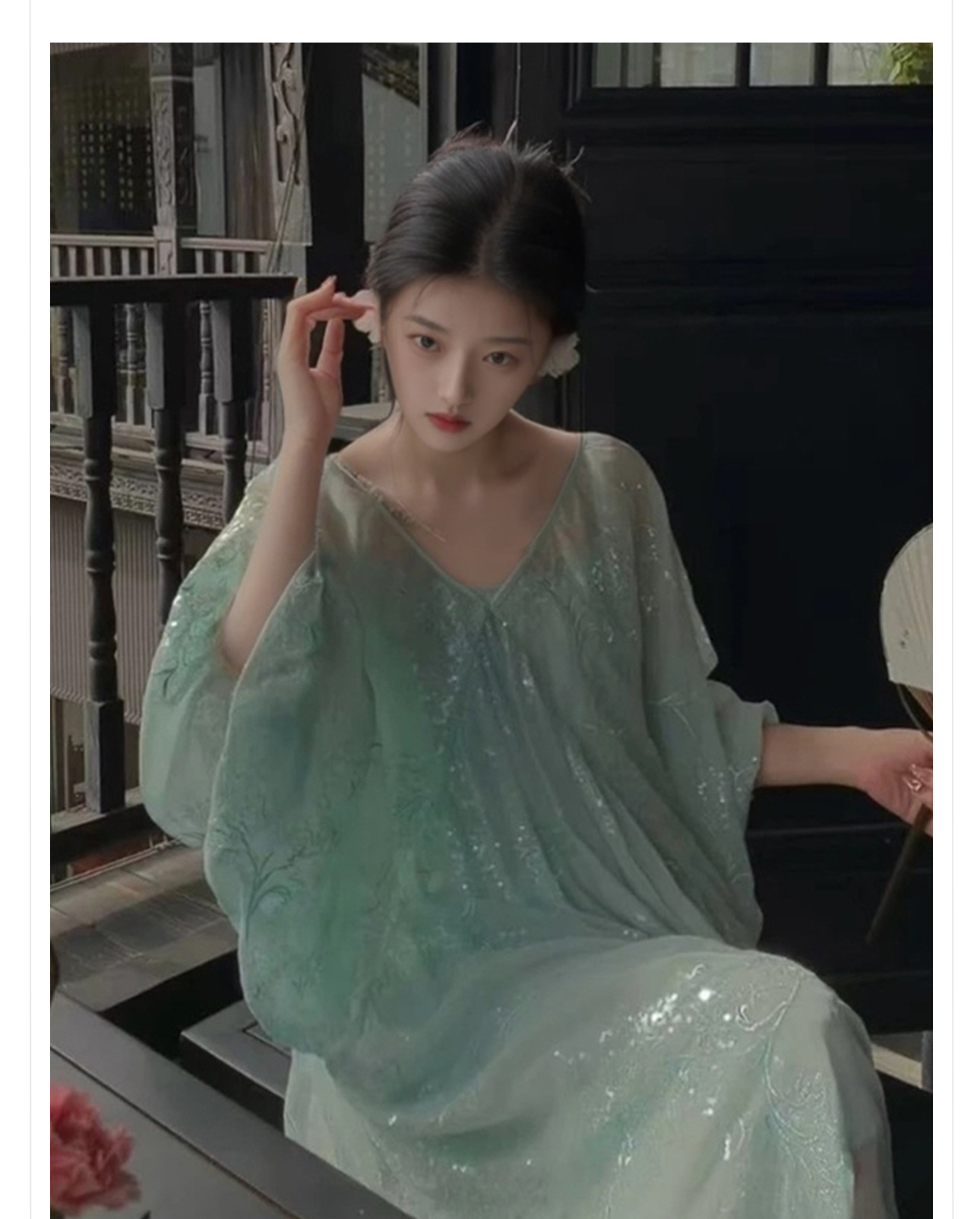 Đầm suông midi phong cách Trung Hoa thêu sequin tay ngắn cổ tròn — Xanh bạc hà chi tiết 2