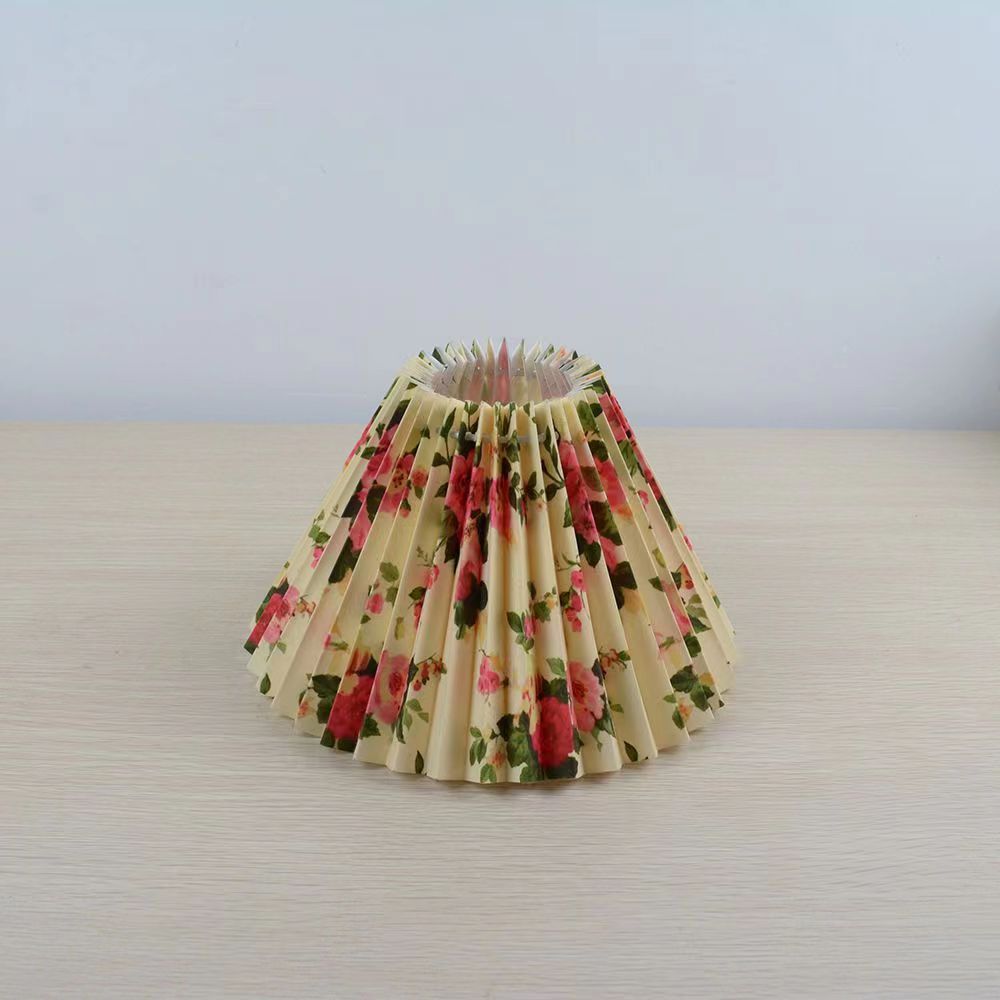 Transfronteriza en stock Corea Del Sur de la vendimia de tela plisada pantalla creativa KD lámpara de mesa accesorios DIY Shell 24CM
