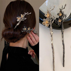 Modern Chinese-style hair accessories for women, plum blossom metal hairpin, high-end, simple and unique hairpin for updo, ancient-style hair ornaments