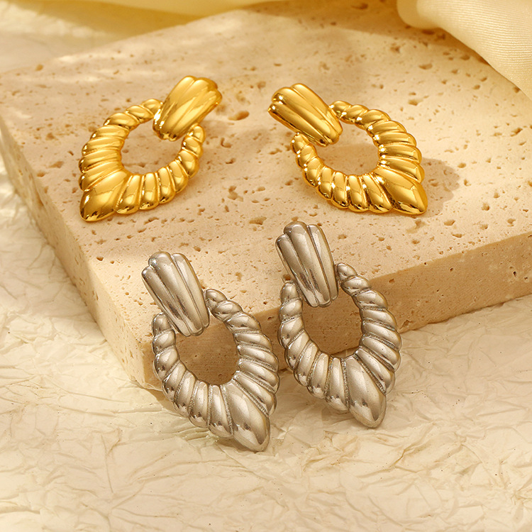 Boucles d'oreilles en acier inoxydable à la mode transfrontalière européenne et américaine INS Boucles d'oreilles rétro plaquées de haute qualité pour femmes_voghion.com