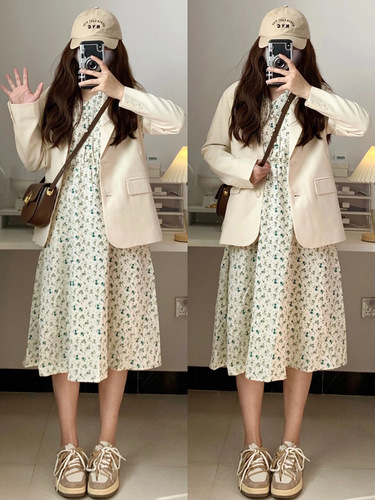 2023 Spring and Autumn New Chic Casual White Suit Jacket Women Small Korean Style Temperament Short Suit Top