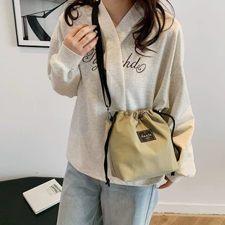ins时尚简约尼龙女包新款休闲百搭女士斜跨包水桶托特包抽绳小包