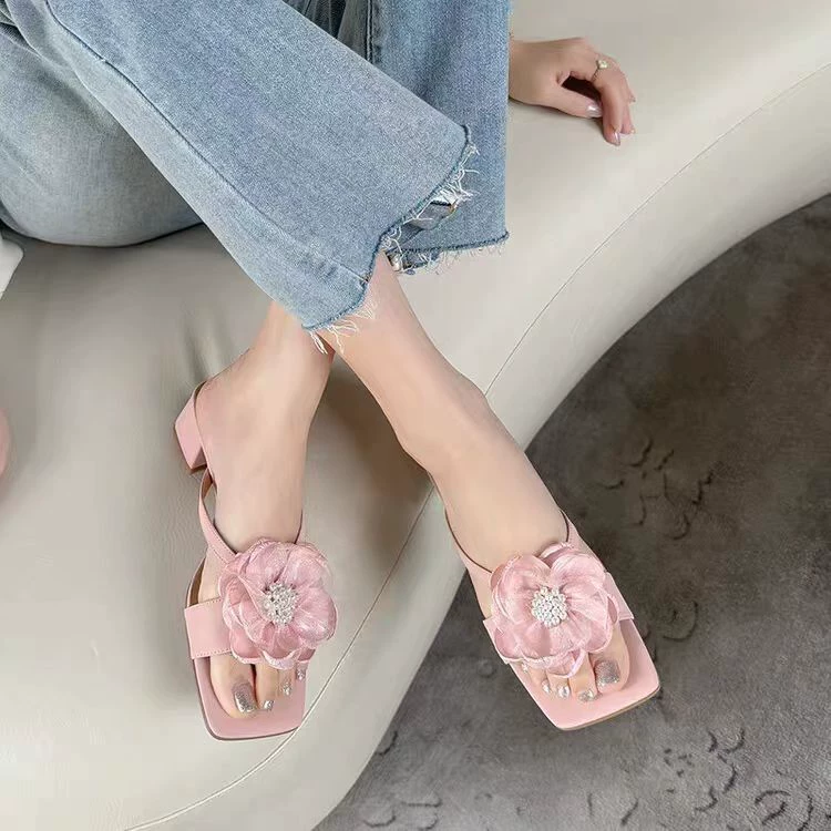 Внешняя торговля большие размеры сандалии женский 2025 новый летний стиль корейская мода цветы толстые каблуки квадратные женские холодные тапочки