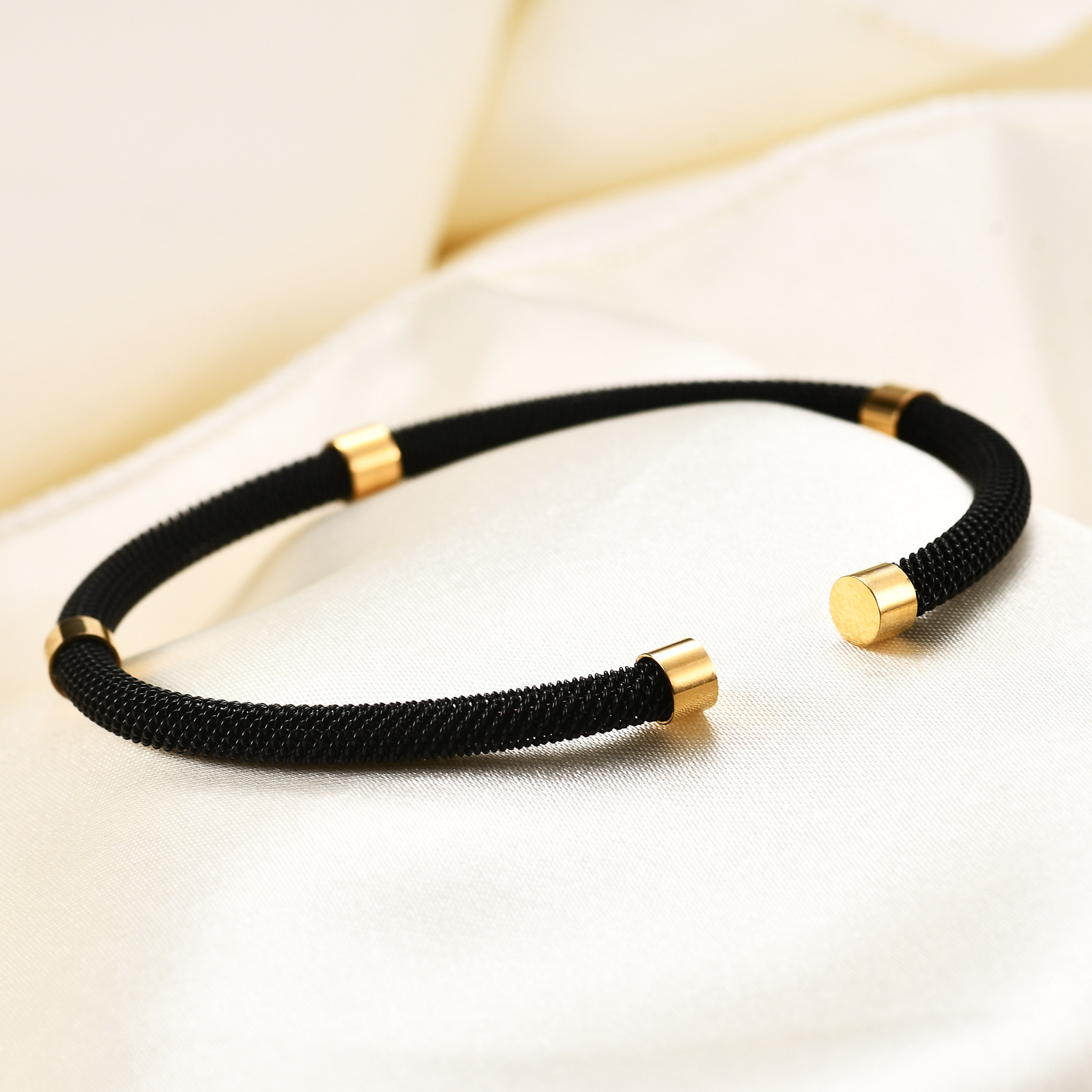 Acier Inoxydable Style Simple Couleur Unie Bande En Spirale Placage Bracelet display picture 4