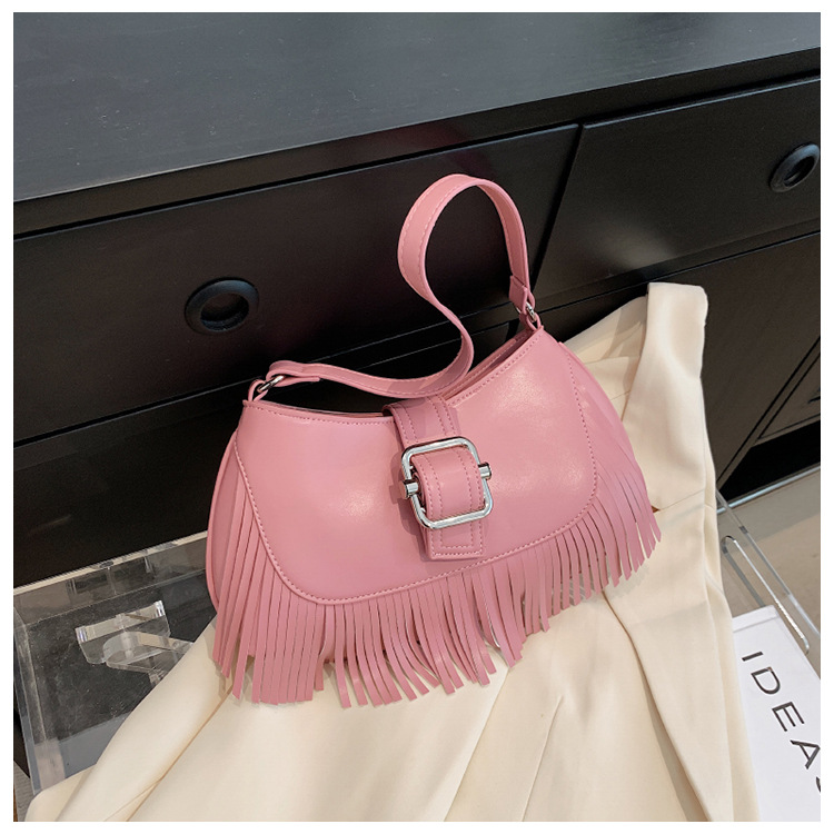Women's Medium Pu Leather Solid Color Streetwear Tassel Pillow Shape Zipper Underarm Bag display picture 21