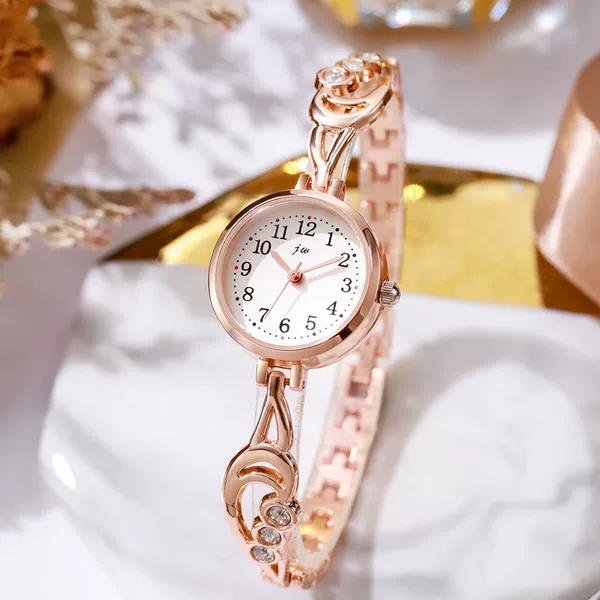 New hot fashion women's watch Middle School student Digital Diamond Women's Watch bracelet watch small high-looking quartz watch