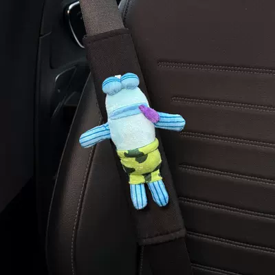 Seat belt shoulder pad – Female - lying-flat-fish-black-shoulder-pads-standard