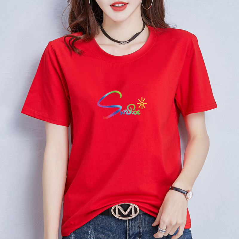 Summer T-shirt with a round collar for students