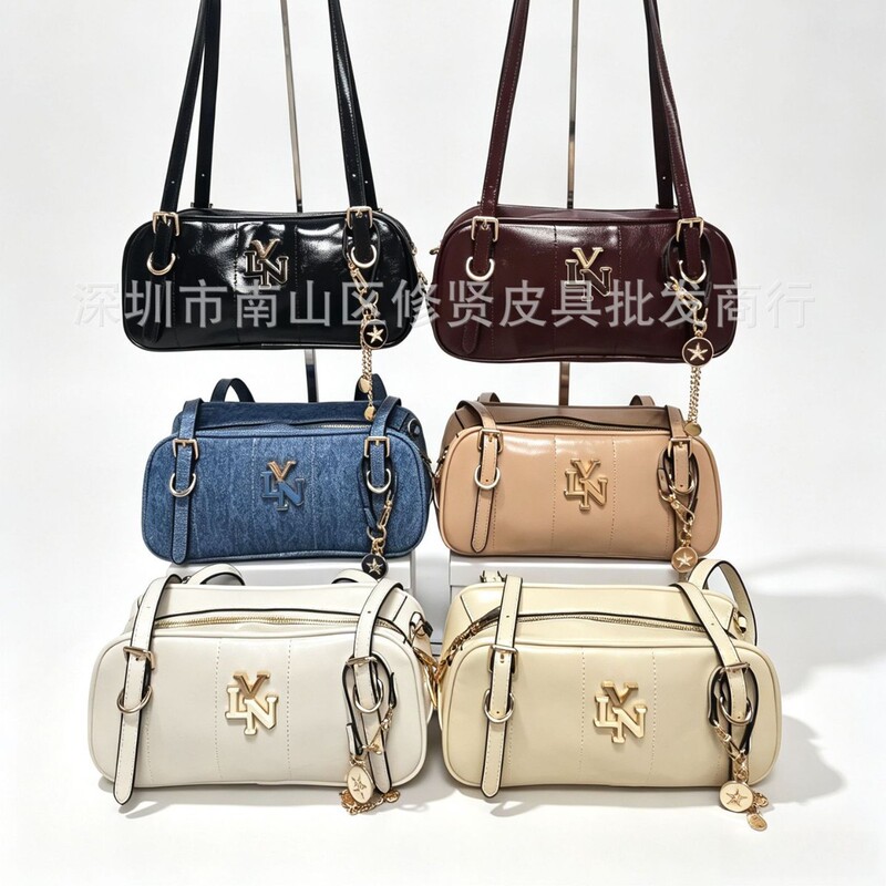 Lyn Accs Women's Bag 2026 New Model Starlight Avenue Tag-Decorated Oil Leather Shoulder Bag Women's Handbag Lyn Accs Women's Bag 2026 New Model Starlight Avenue Tag-Decorated Oil Leather Shoulder Bag Women's Handbag