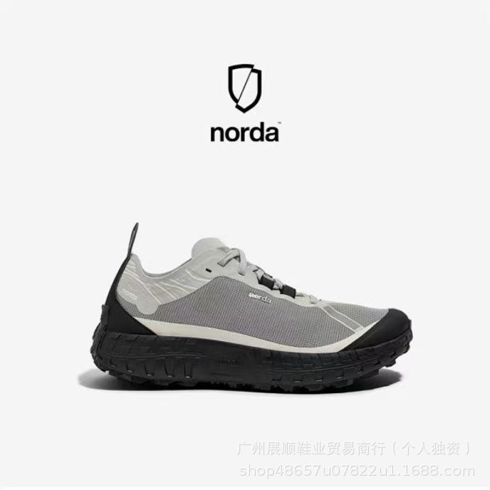Norda001 negro y gris oscuro