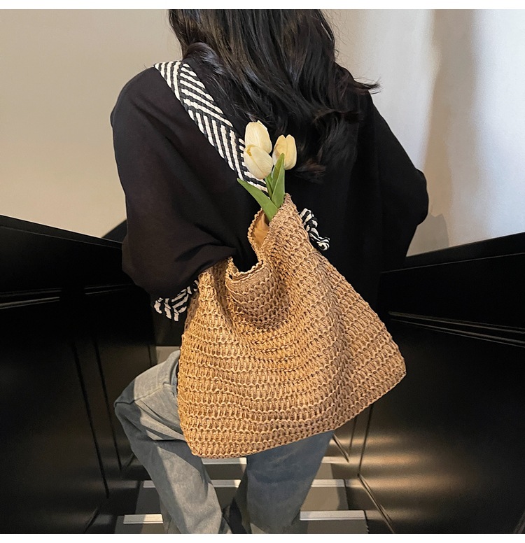 Summer large-capacity straw woven bag for women, 2025 new style seaside and beach vacation single-shoulder bag, commuter tote bucket bag undefined