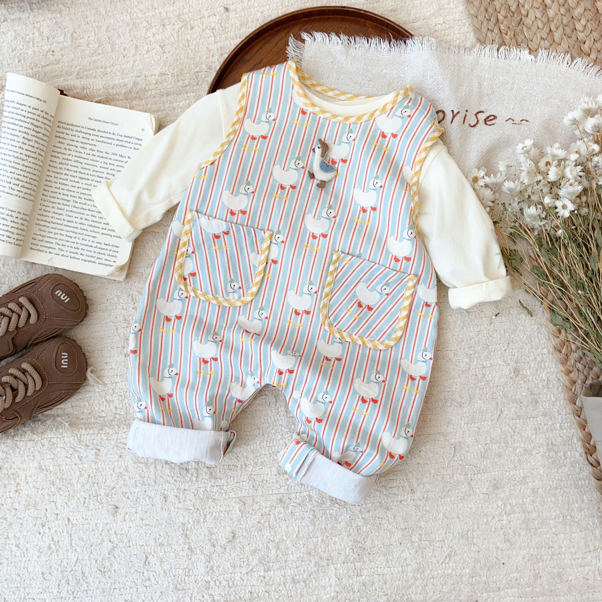 Ropa para niños coreanos 2025 primavera mono 0-2 años bebé a rayas estilo occidental lindo bebé a traje de mono