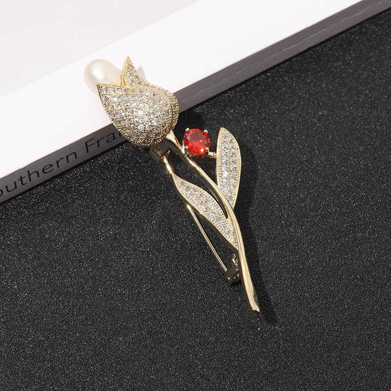 Estilo coreano de gama alta ramillete tulipán traje vestido ZIRCON perla broche elegante todo partido PIN al por mayor