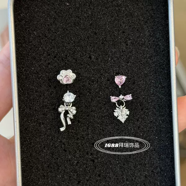 Cute girly cat paw bow strawberry versatile light luxury new horseshoe ring piercing earrings for children's fun and ear care