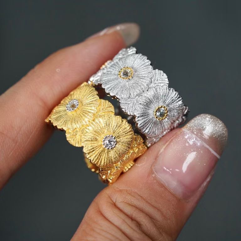 Italian Handmade Brushed Cloth Wind Wide Edition Double Color Gold Daisy Ring Quan Zhilong Same Style Diamond Flower Women