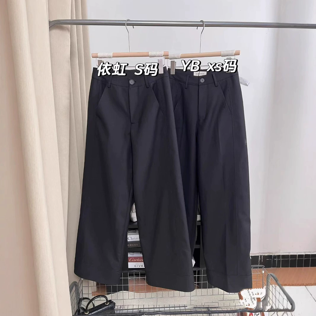 Широкие брюки-кюлоты Homebody NBS в черном цвете с широким поясом, однотонные.