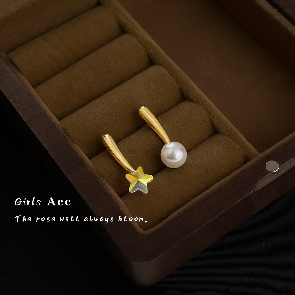 Pendientes de perlas asimétricas de estilo francés para mujer, pendientes de estrellas exquisitas elegantes simples de estilo japonés y coreano, venta al por mayor