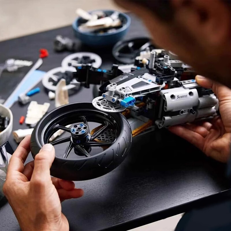 国境を越えた互換性のあるレゴ 42130 ビルディングブロック BMW M1000RR オートバイ大型モデル組み立ておもちゃ|undefined