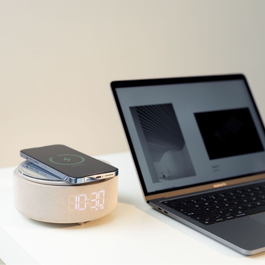 Cargador inalámbrico multifuncional de teléfono móvil de carga rápida Bluetooth sonido lámpara de noche reloj despertador lámpara de escritorio espejo de maquillaje festival