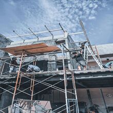 氯化橡胶道路划线漆。每道间隔时间固化12小时。