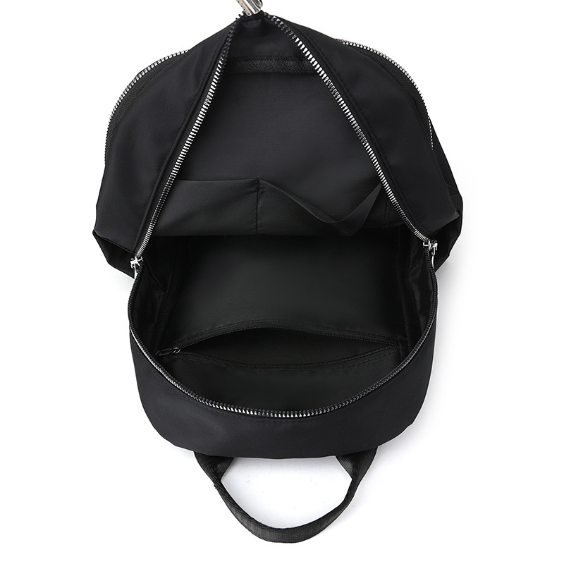 2024 nueva mochila de nailon casual para mujer simple y versátil mochila de viaje ligera al aire libre mochila escolar al por mayor