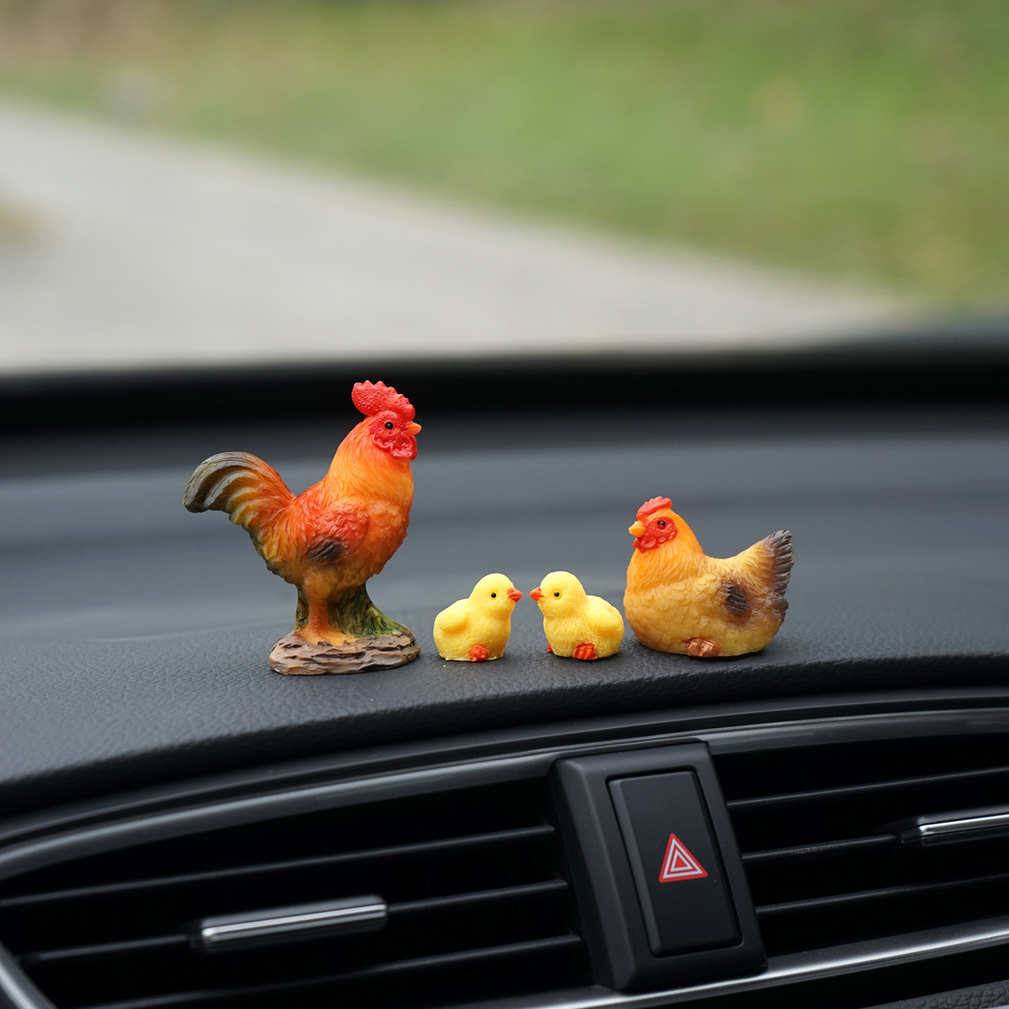 "A Corner of Good Luck and Prosperity" Car Interior Decoration Ornament, Creative and Warm Little Chicken for the Dashboard