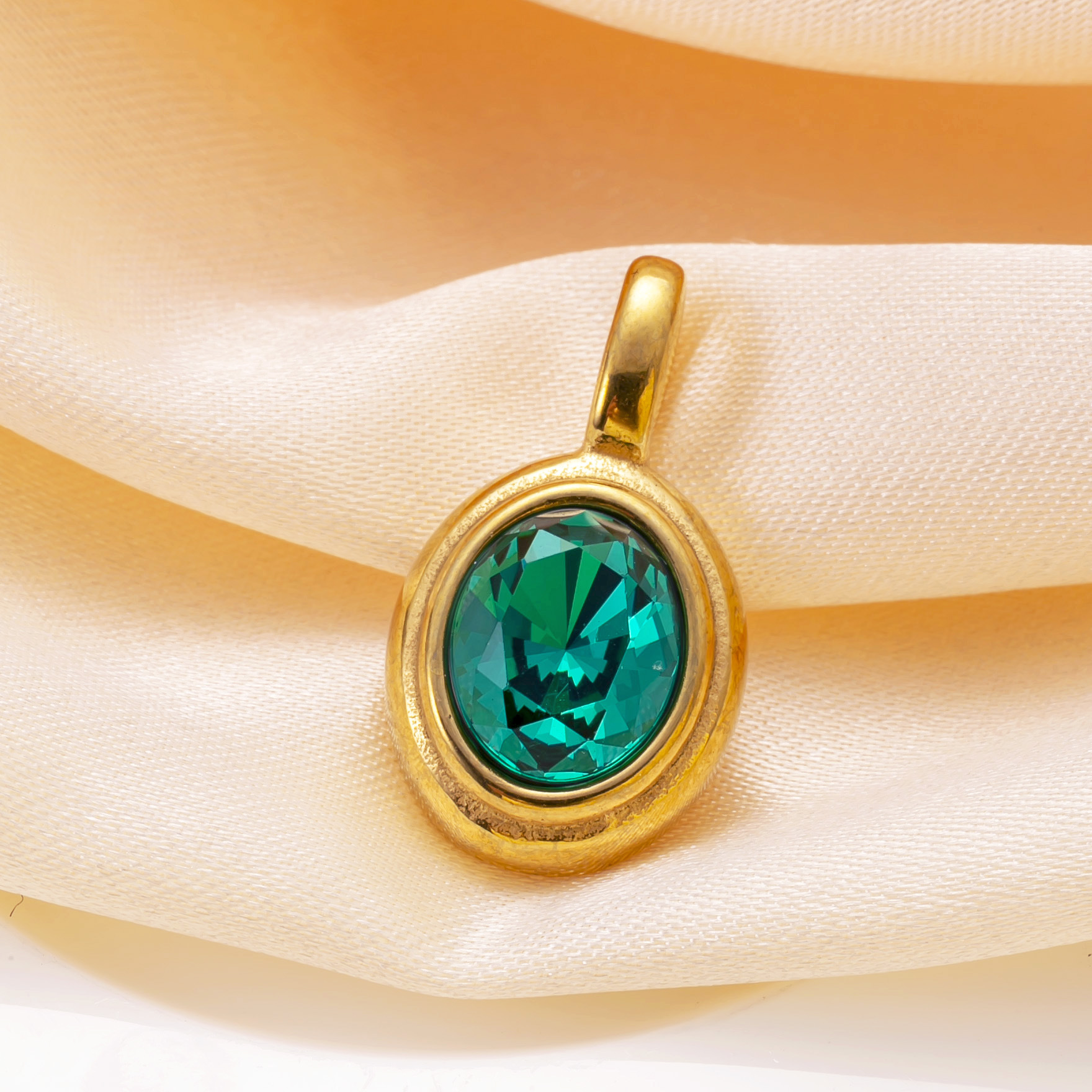 Colgante único, nuevo producto transfronterizo, joyería de acero de titanio, accesorios de diamantes ovalados de fundición, accesorios de joyería de bricolaje de estilo de palacio de lujo ligero