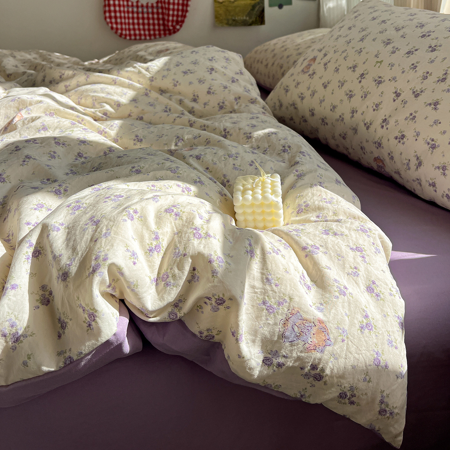 Una clase de cama ultra suave cuatro piezas de grado madre-infantil puede dormir desnudo sábanas cubierta de cama dormitorio de estudiantes tres piezas