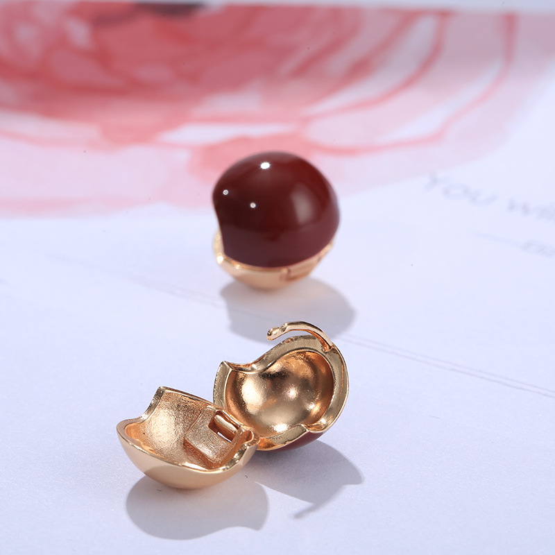 2022 New Retro Lovesickness Red Bean Temperament Red Ear Red Wild Ear Clip display picture 3